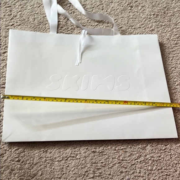 SKIMS White shopping Bag Minimalist Design - Picture 5 of 5